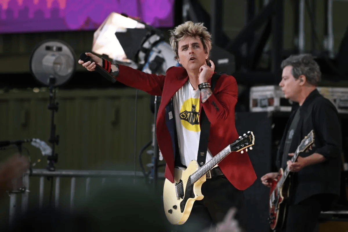 JUST NOW: MAGA mocked during hysteria over’severed Trump head’ as Green Day singer holds up mask.