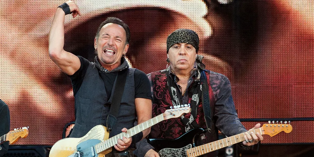 NEWS NOW: Despite rumors about his retirement, Steven Van Zandt chose to undertake this?