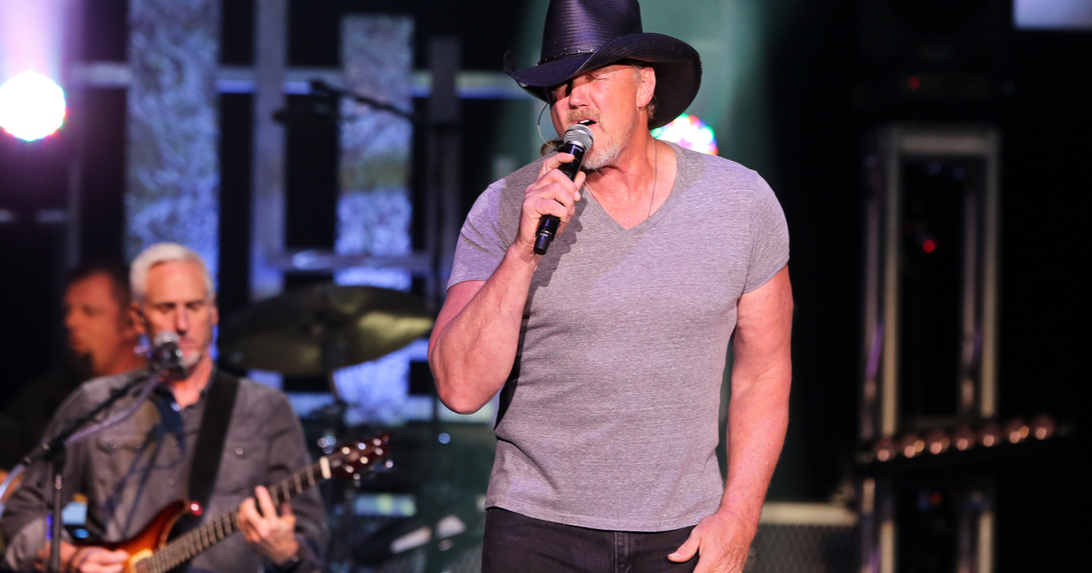 NEWS NOW: When the sign language interpreter signed “Honky Tonk Badonkadonk,” Trace Adkins was thrilled.