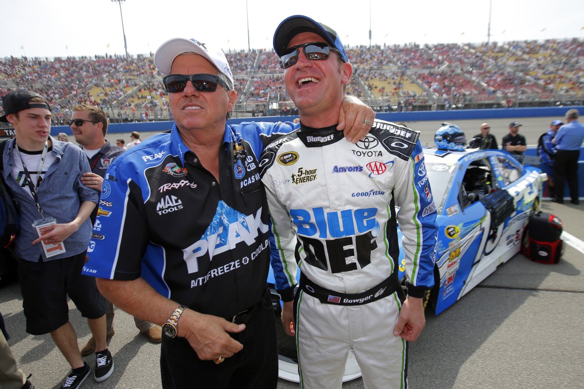 JUST NOW: An emotional tribute to John Force is given by an NHRA legend at…….