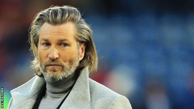 JUST IN: This morning, Robbie Savage made a heartbreaking announcement to the squad.