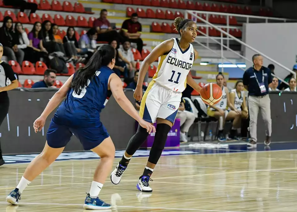 JUST IN: Blanca Quiñonez, an Ecuadorian, is the third commit for UConn basketball’s Class of 2025.