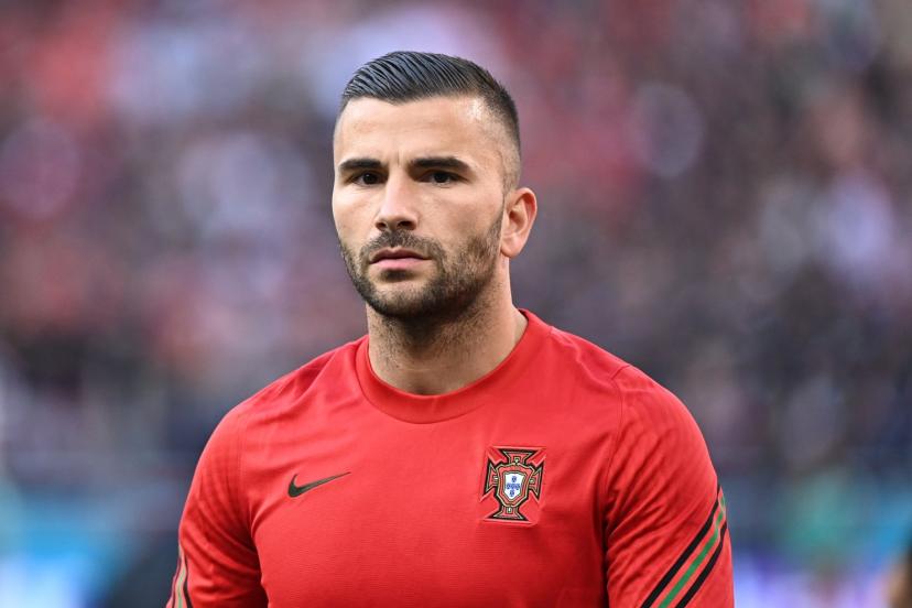 Tellement triste : le gardien professionnel Anthony Lopes suspendu par Lyon en raison de sa réaction après que Pierre Sage ait confirmé que…