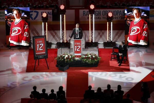 Breaking News: Hurricanes retire Eric Staal’s jersey in pregame ceremony