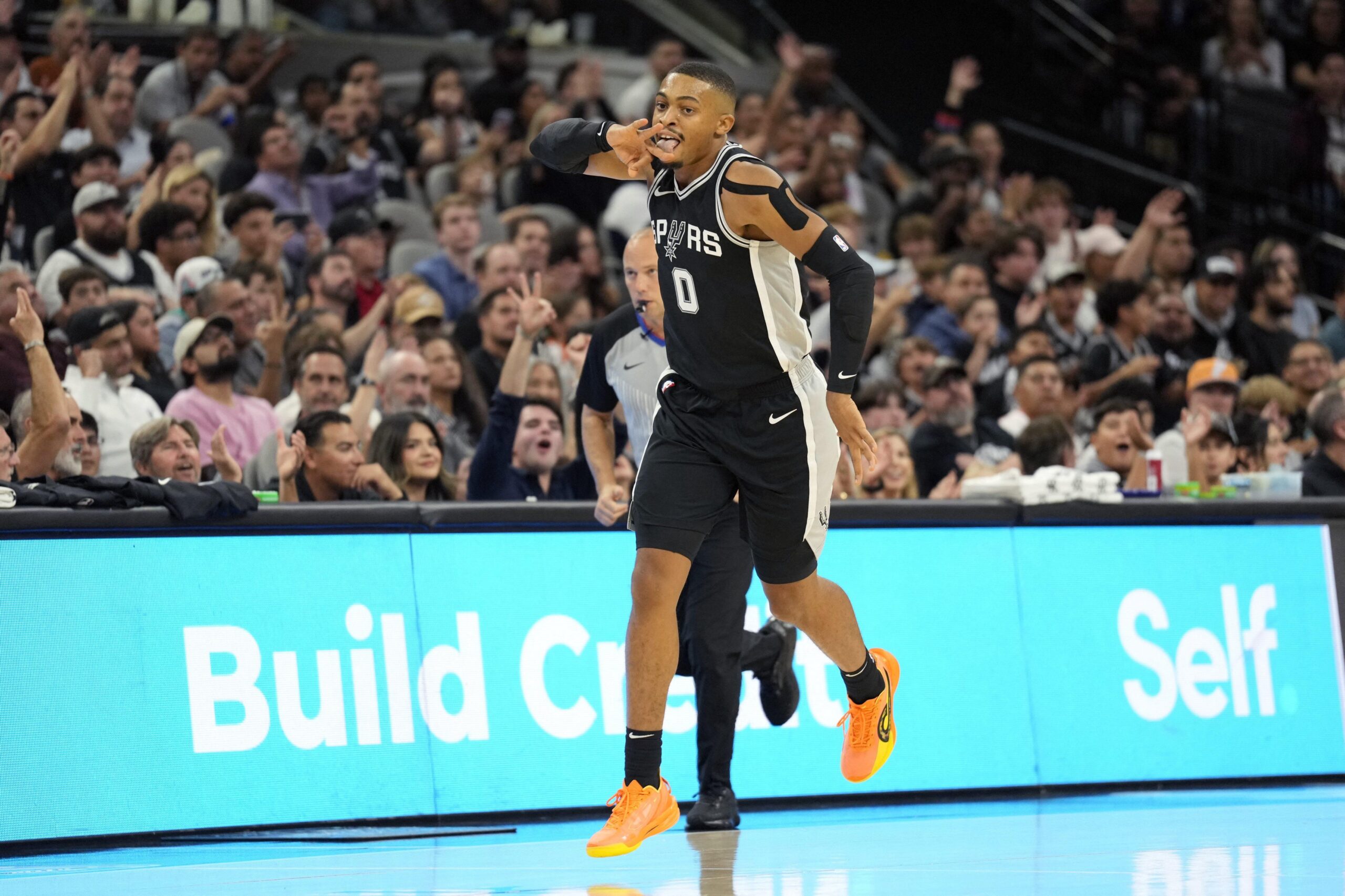 NBA: Spurs comeback to defeat the Raptors in the regular-season finale