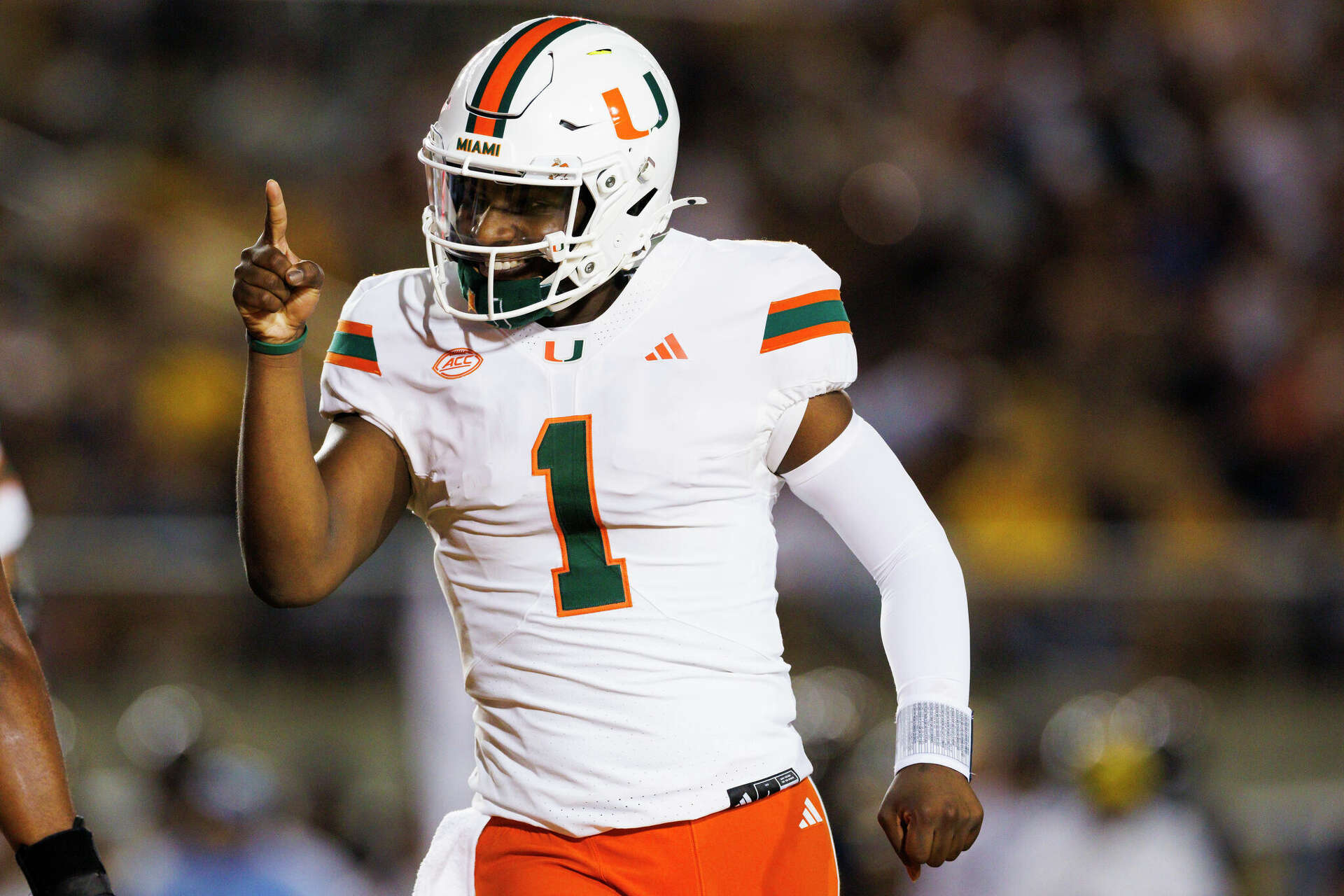  Breaking: Boss I have been Honest With You! Miami QB Cam Ward signed an apparel sponsor contract And…