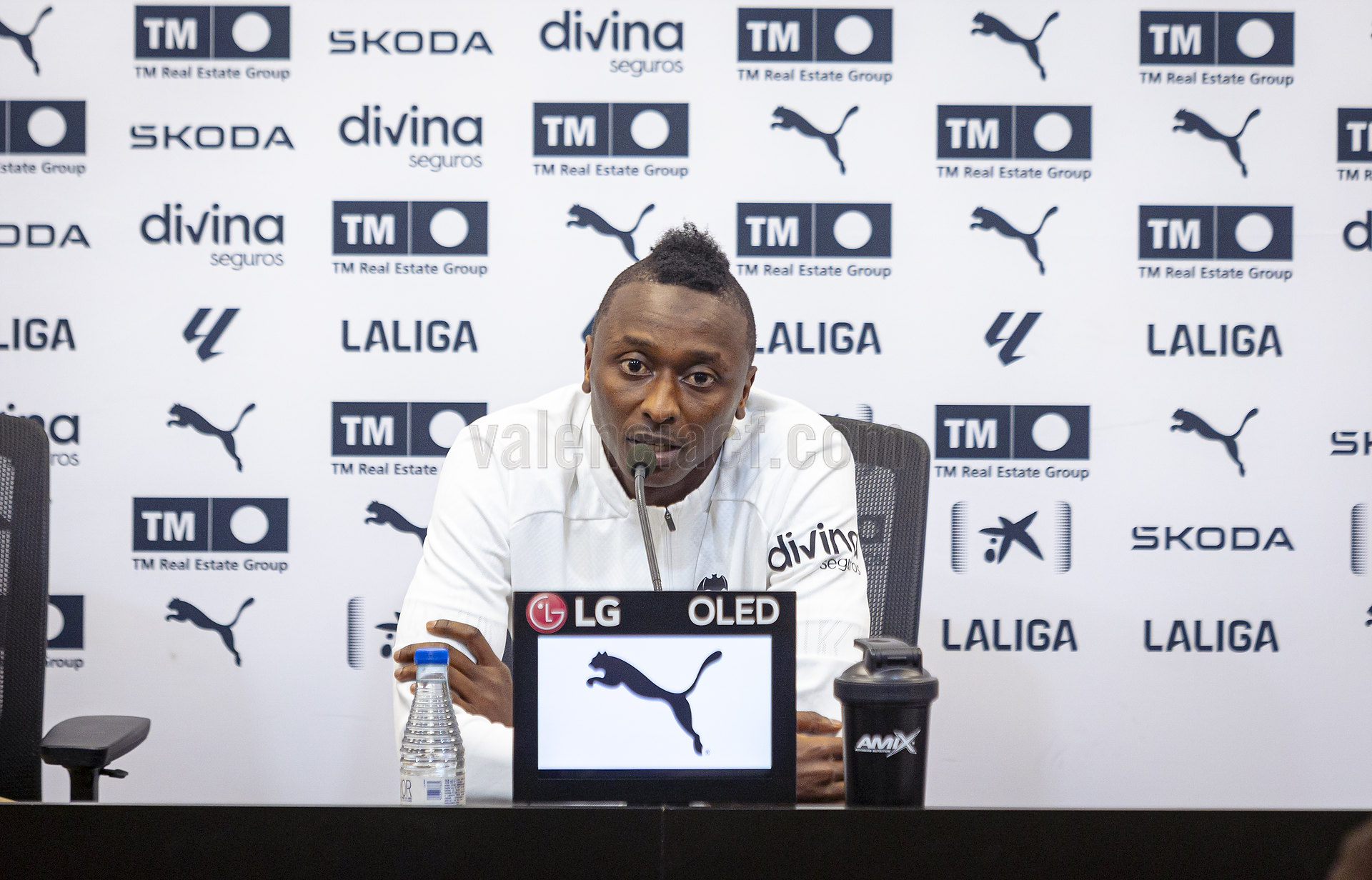 ¡Misión cumplida! Sadiq Umar confirma su salida del Valencia con un mensaje de despedida