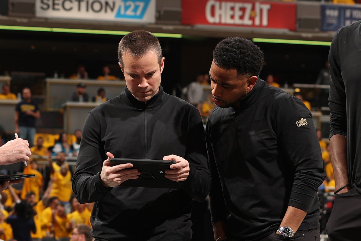 Heartbreaking News: In a significant development for the Cleveland Cavaliers’ coaching staff, assistant coaches Johnnie Bryant and Jordan Ott are reportedly finalists for the Phoenix Suns’ head coaching position